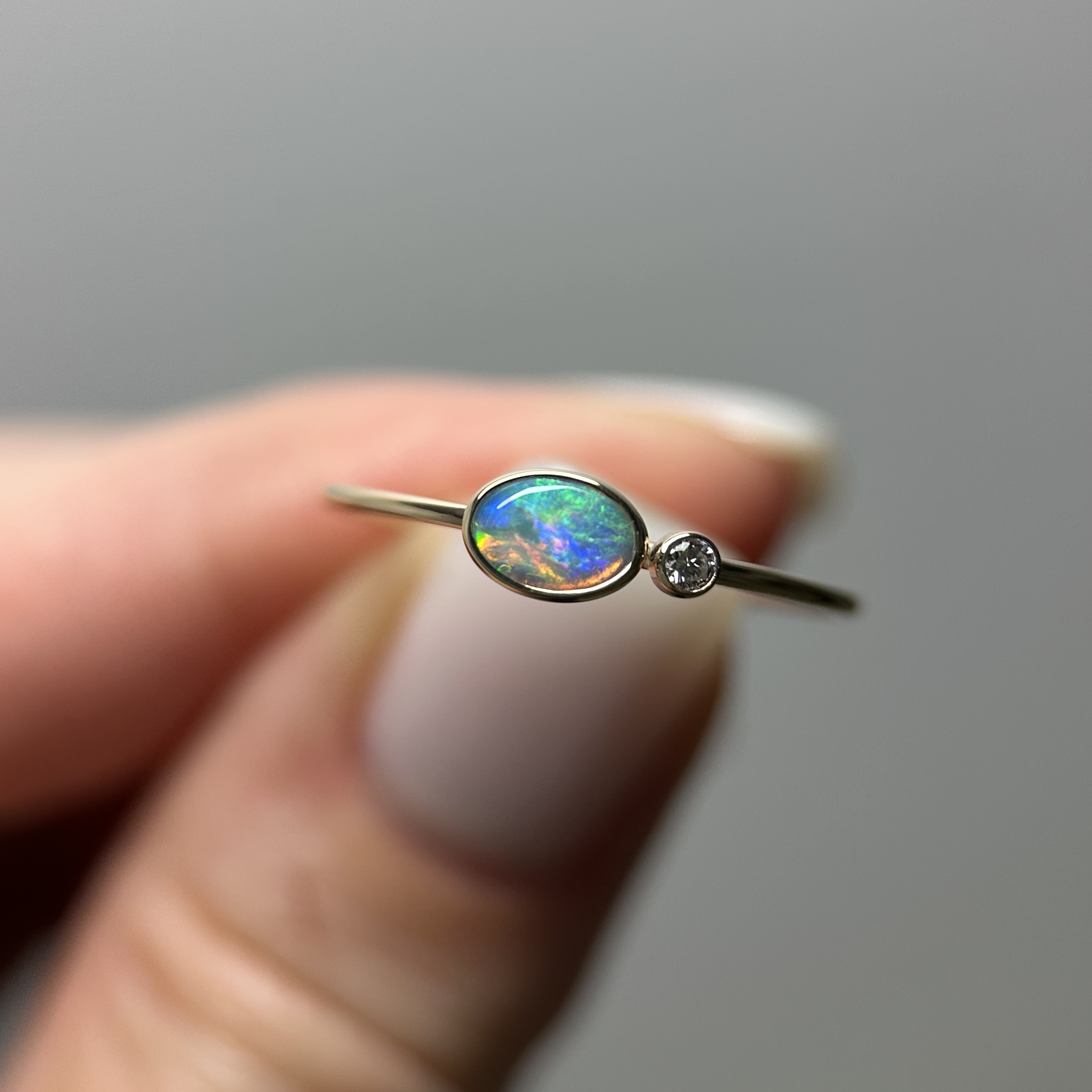 14K Yellow gold ring with Australian Opal and Diamond - Image 5