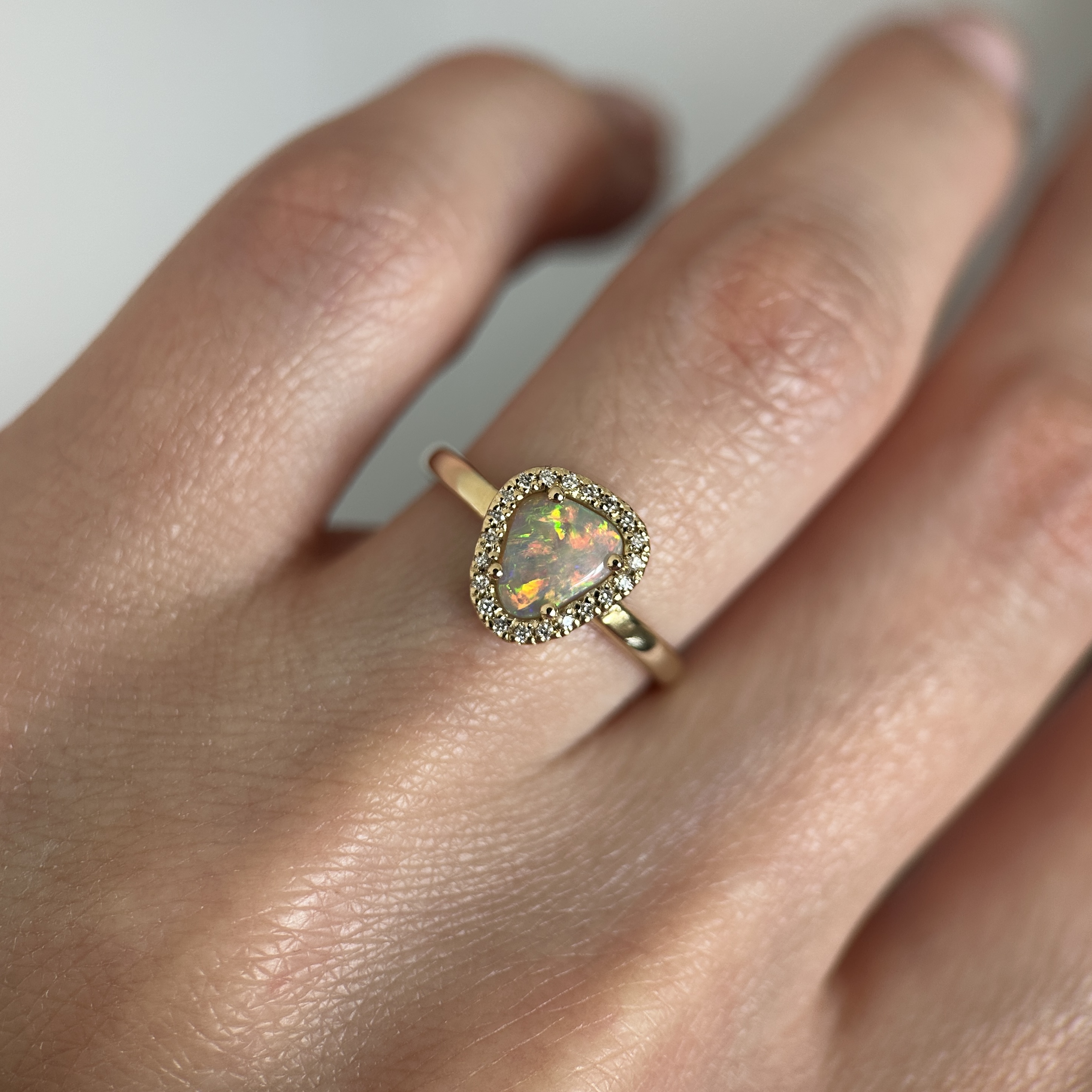 14K Yellow gold ring with Australian Opal and Diamonds SZ 5.5 - Image 4