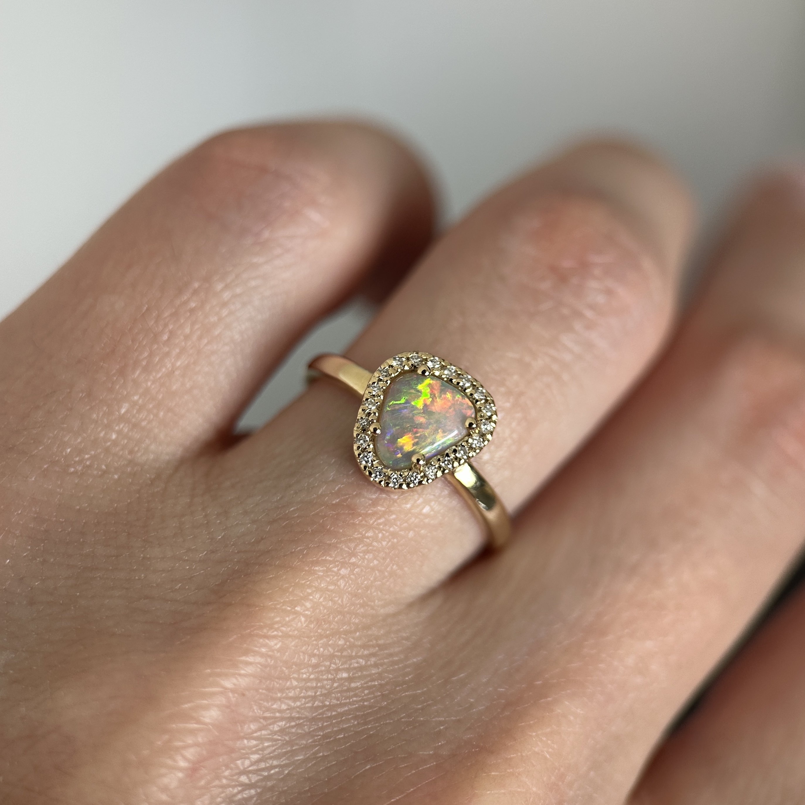 14K Yellow gold ring with Australian Opal and Diamonds SZ 5.5 - Image 5