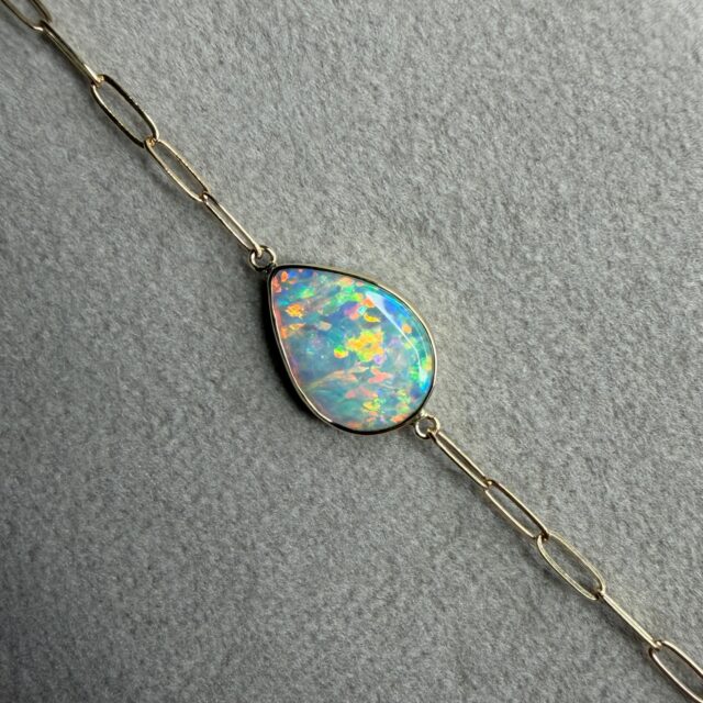 14K Yellow gold paperclip bracelet with Australian Crystal Opal ✨ Available on our website