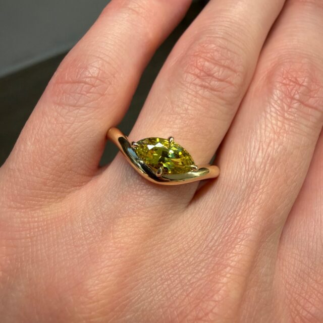 18K Yellow gold Mini Caia ring with Chrysoberyl marquise for Sahmie 💛