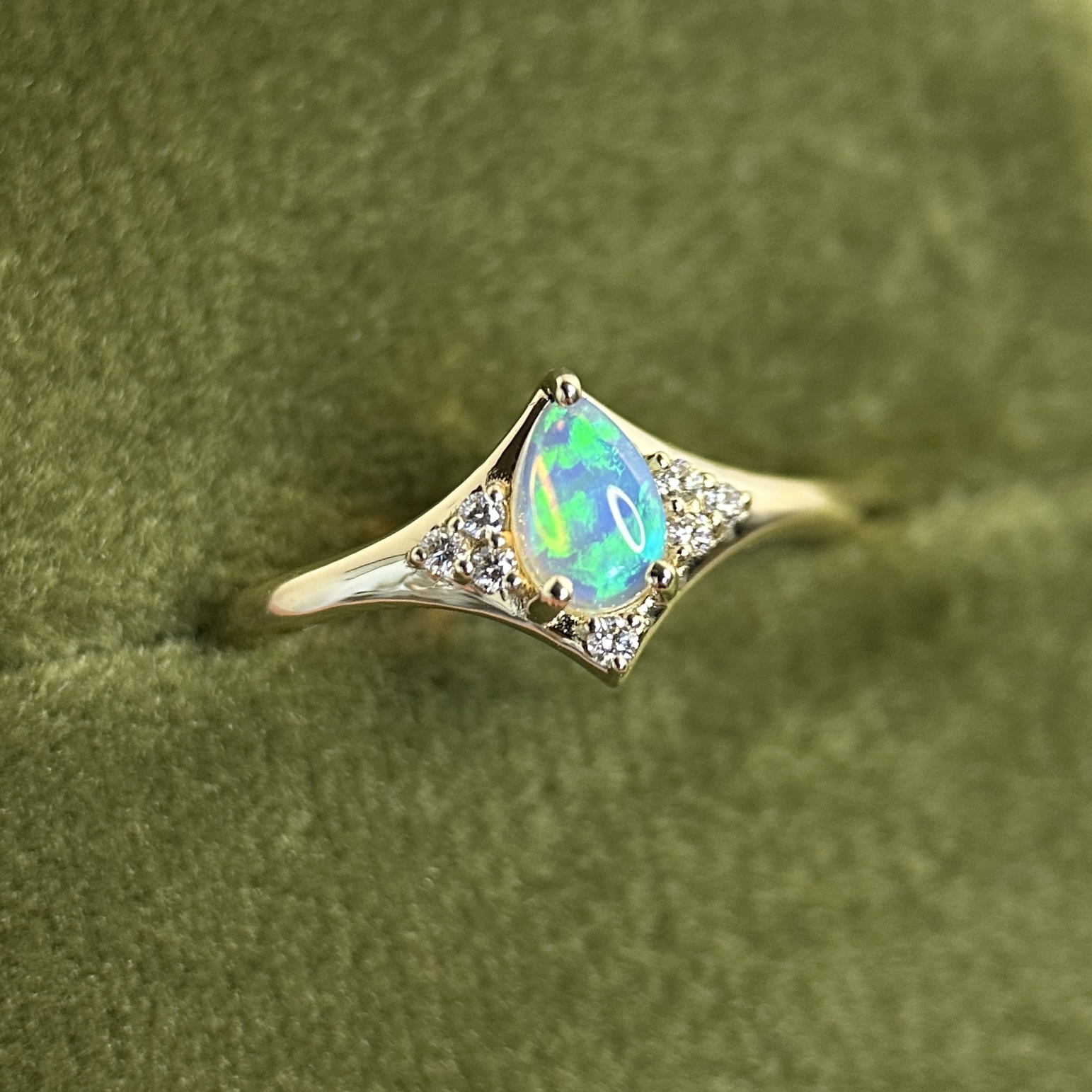 14K Yellow Gold Aurora ring with Australian Crystal Opal & Diamonds - Image 9