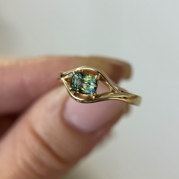 14K Yellow Gold ring with Parti Sapphire SZ 7