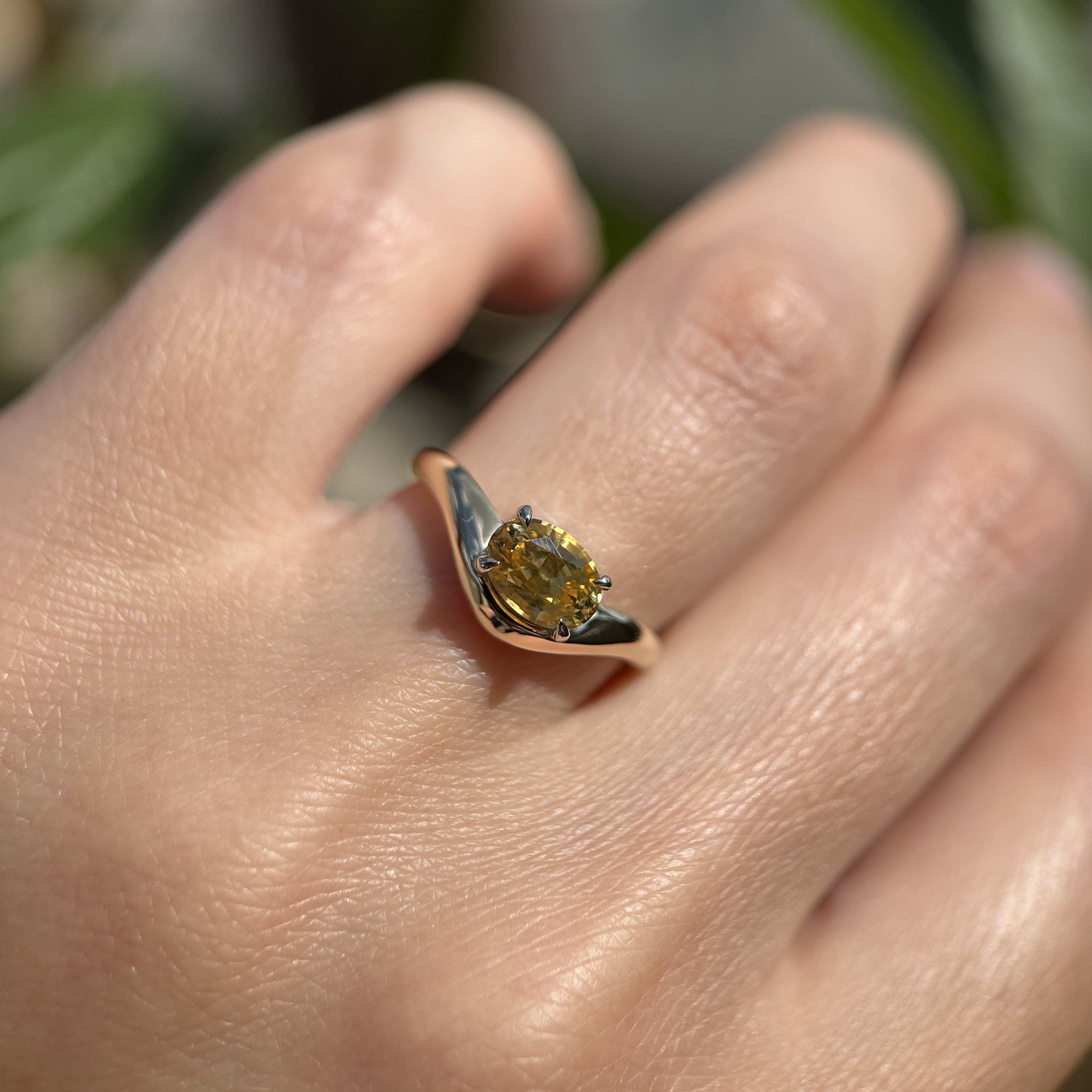 14K Yellow and White Gold Caia ring with Yellow Sapphire SZ 5 - Image 4