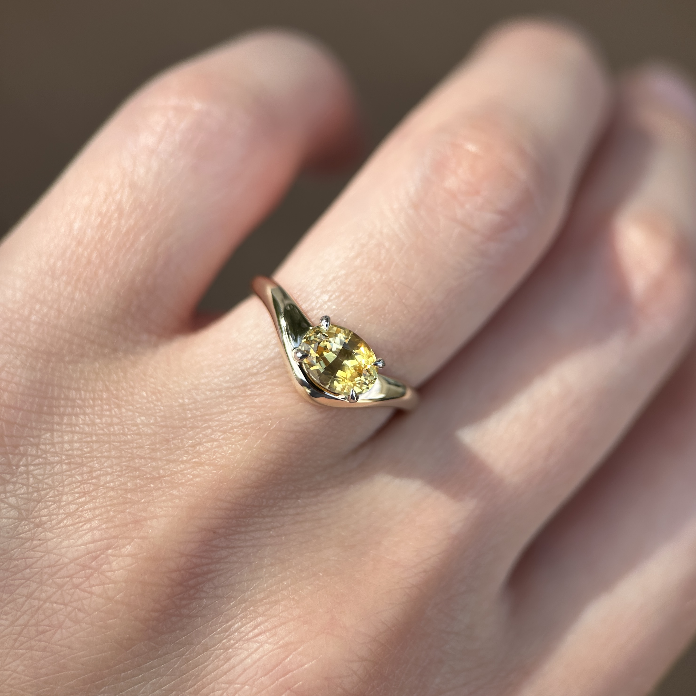 14K Yellow and White Gold Caia ring with Yellow Sapphire SZ 5 - Image 8