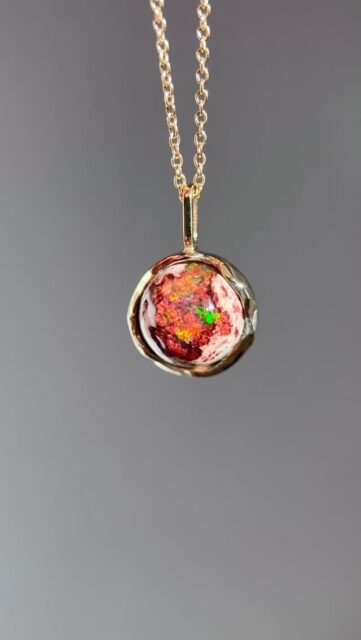 Molten gold pendant with Mexican Cantera Fire Opal ❤️ Available on our website
.
.
.
.
.
#opalpendant #canteraopal #fireopalpendant #ooak #opalnecklace #mexicanopalpendant #fireopalnecklace #moltengold #necklace
