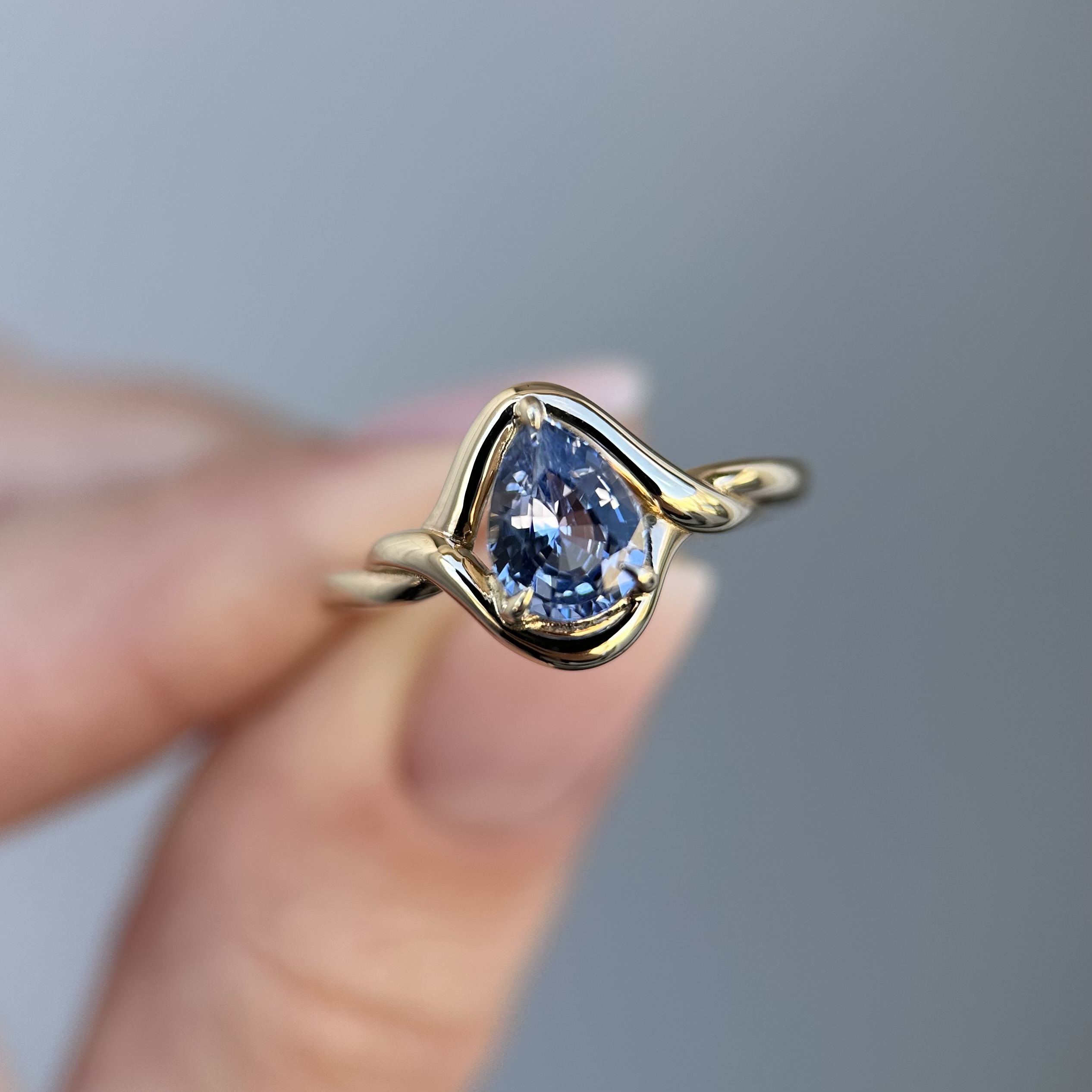 14K Yellow Gold Aila ring with Blue Sapphire SZ 6.75 - Image 5