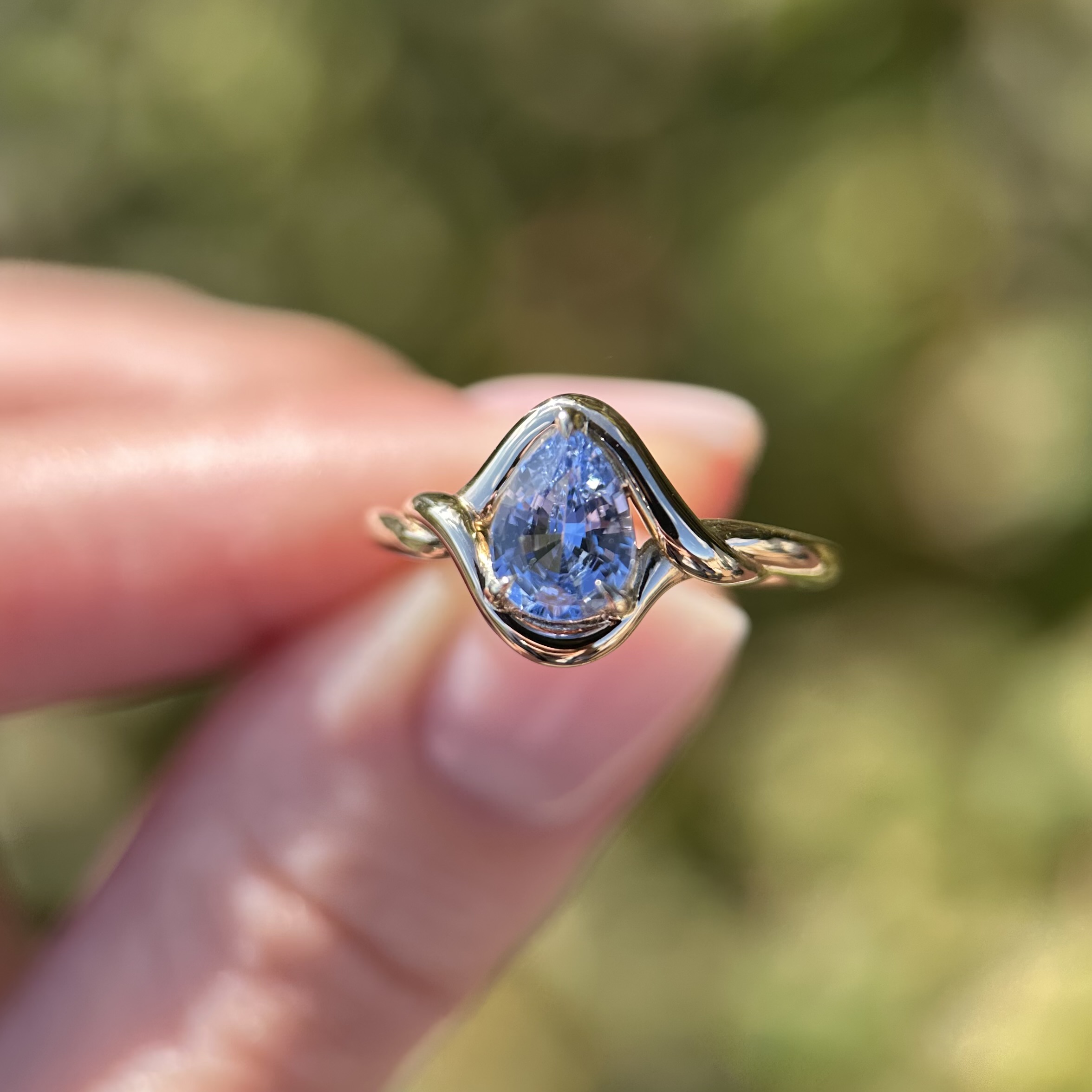 14K Yellow Gold Aila ring with Blue Sapphire SZ 6.75 - Image 9