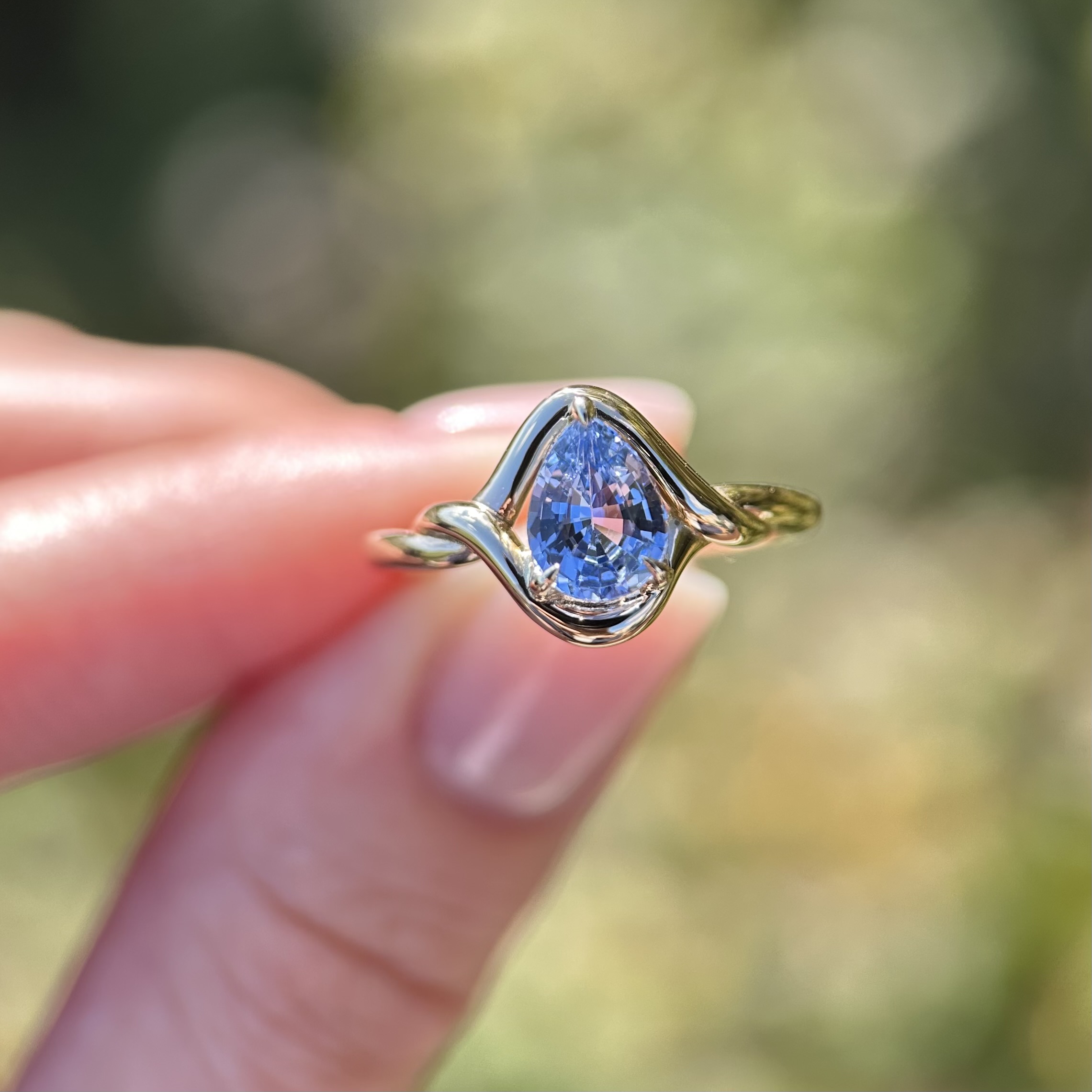 14K Yellow Gold Aila ring with Blue Sapphire SZ 6.75 - Image 10