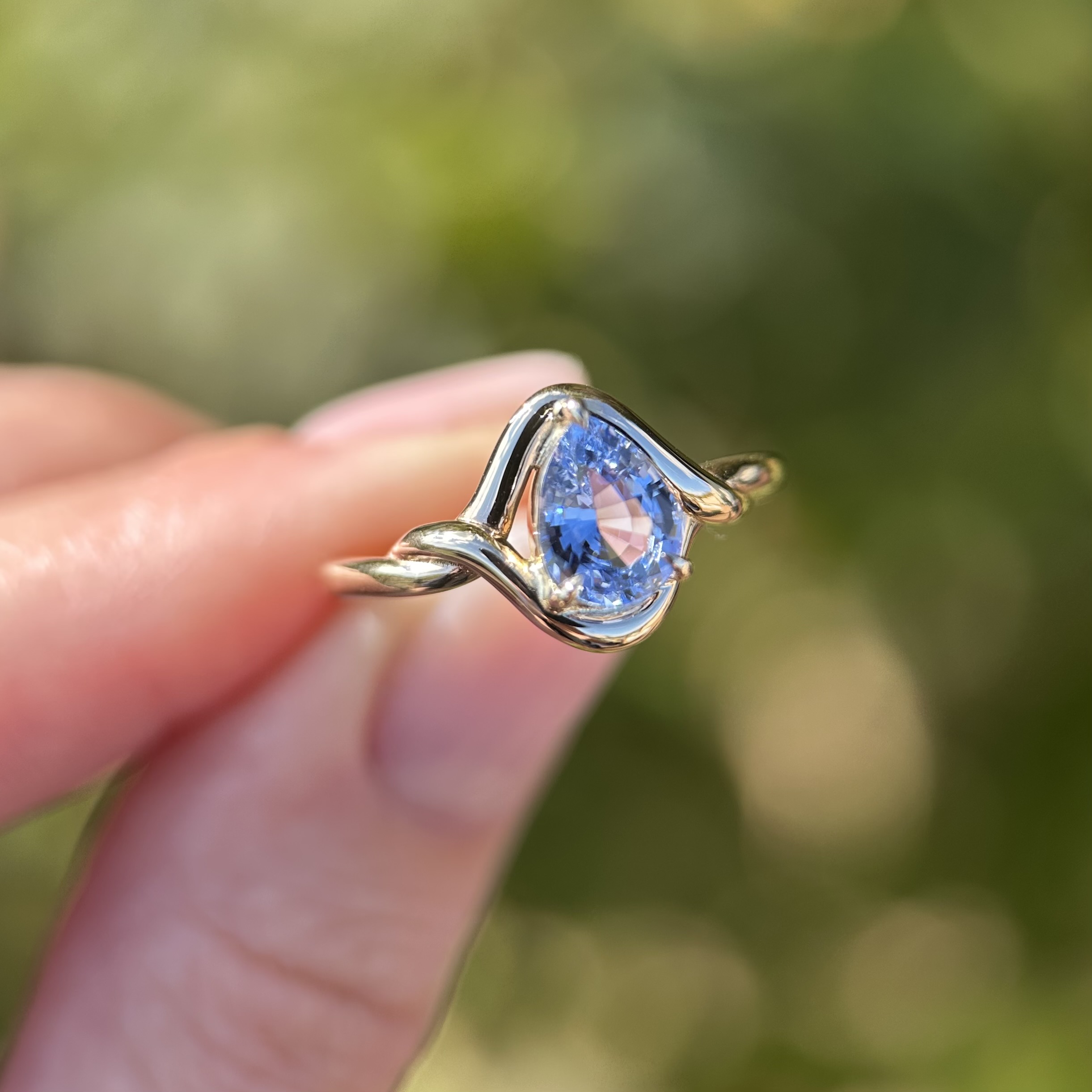 14K Yellow Gold Aila ring with Blue Sapphire SZ 6.75 - Image 6