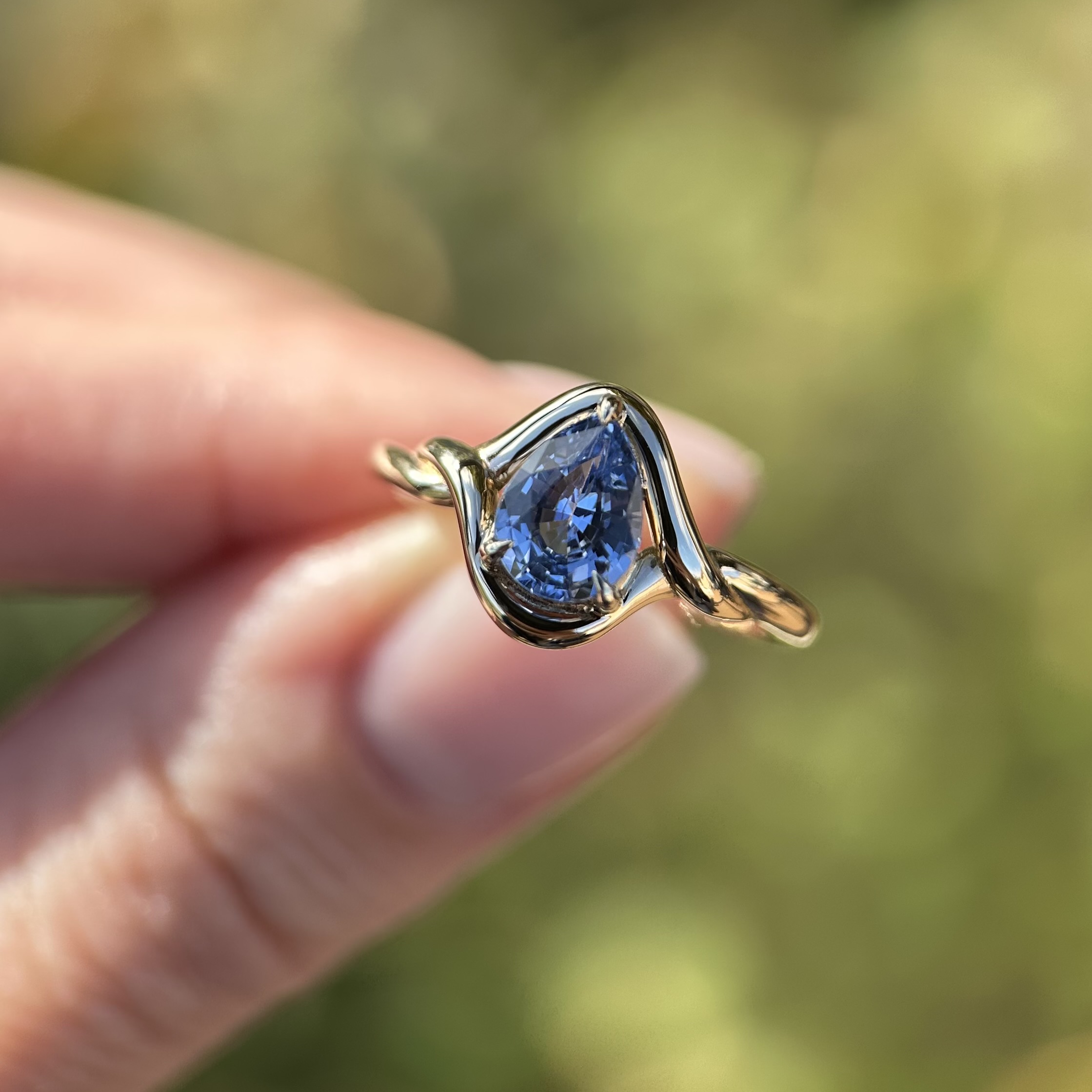 14K Yellow Gold Aila ring with Blue Sapphire SZ 6.75 - Image 13