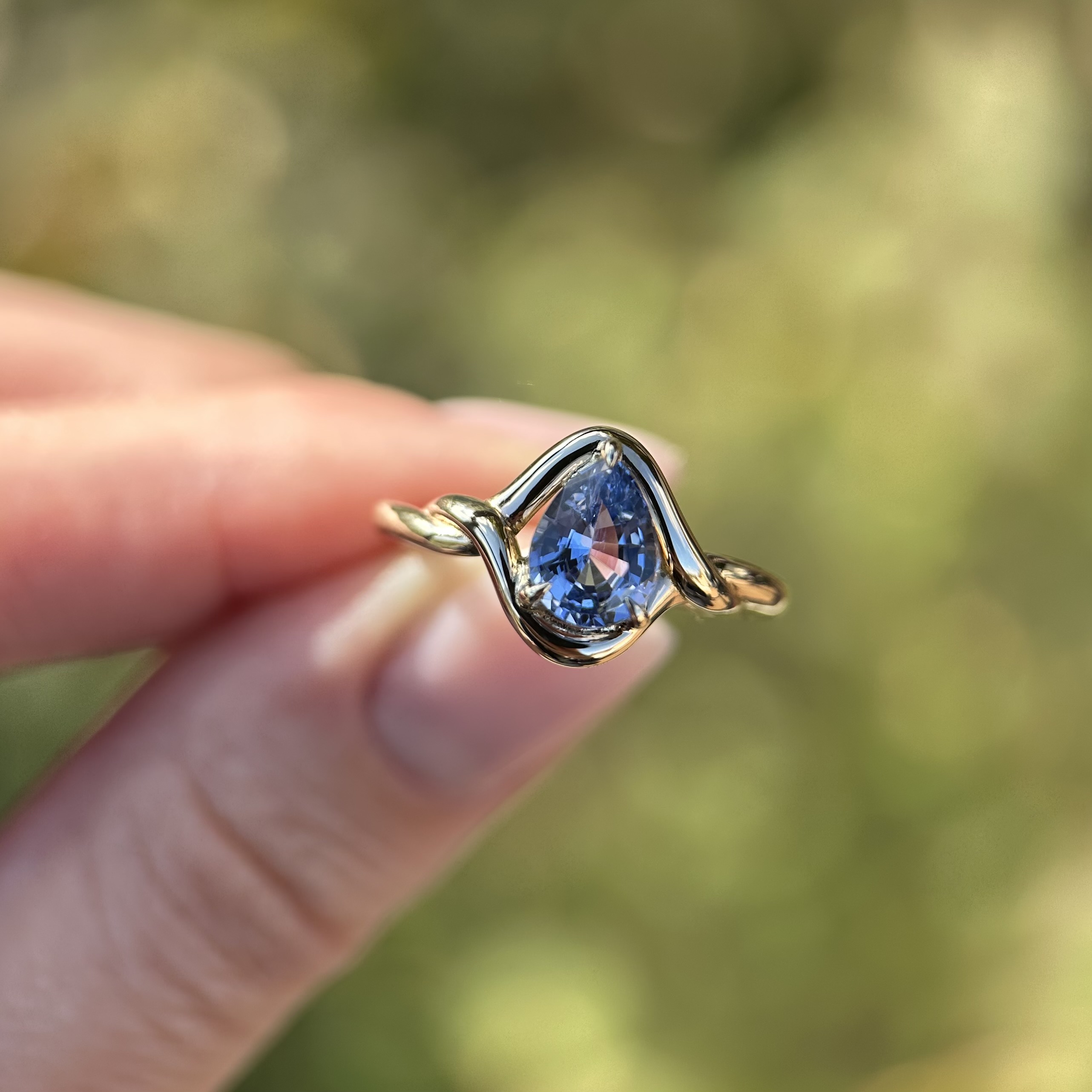 14K Yellow Gold Aila ring with Blue Sapphire SZ 6.75 - Image 3