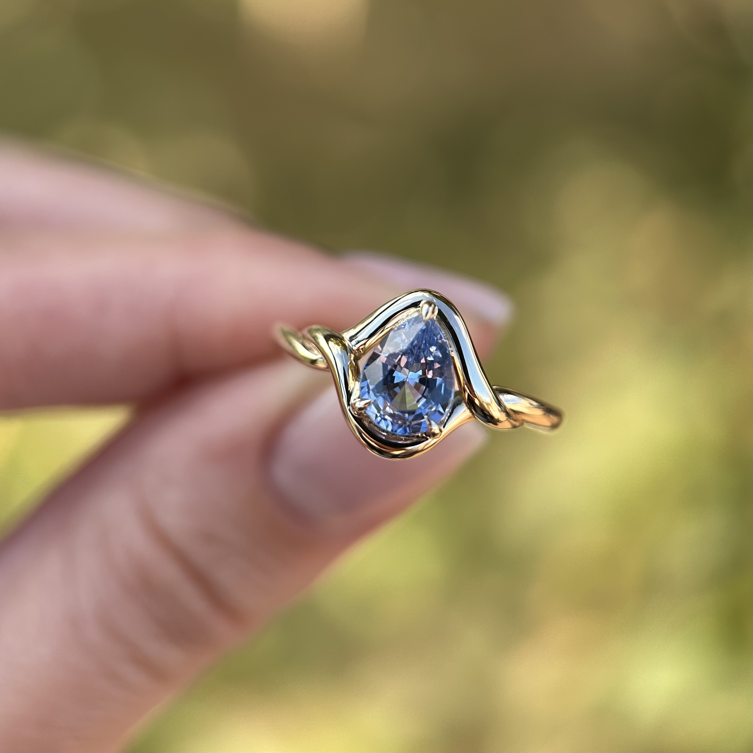 14K Yellow Gold Aila ring with Blue Sapphire SZ 6.75 - Image 16