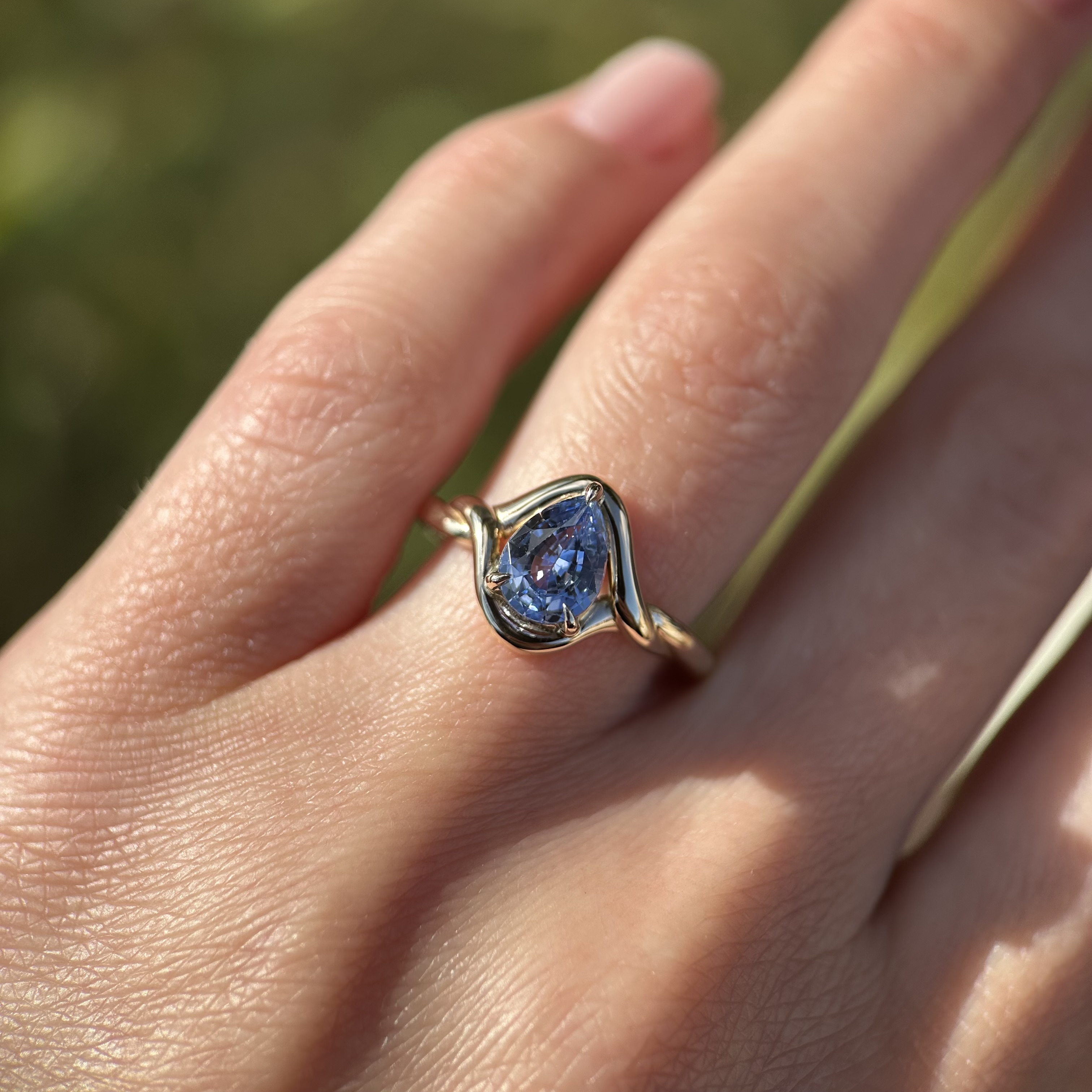 14K Yellow Gold Aila ring with Blue Sapphire SZ 6.75 - Image 11