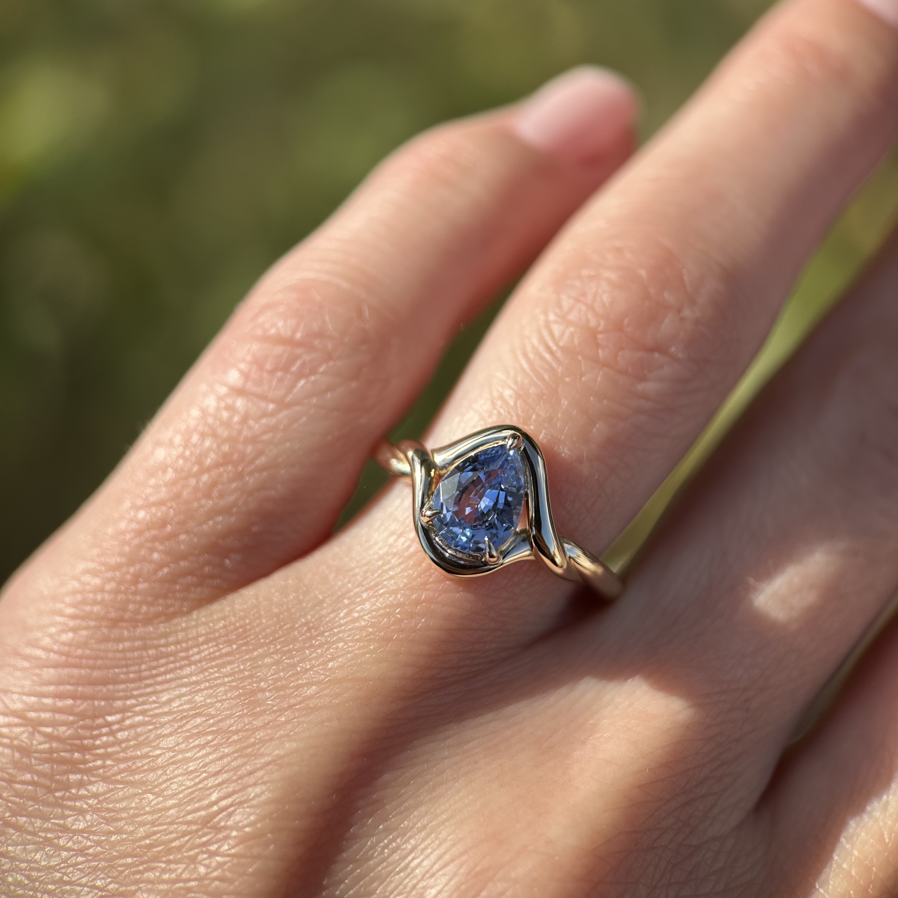 14K Yellow Gold Aila ring with Blue Sapphire SZ 6.75 - Image 14