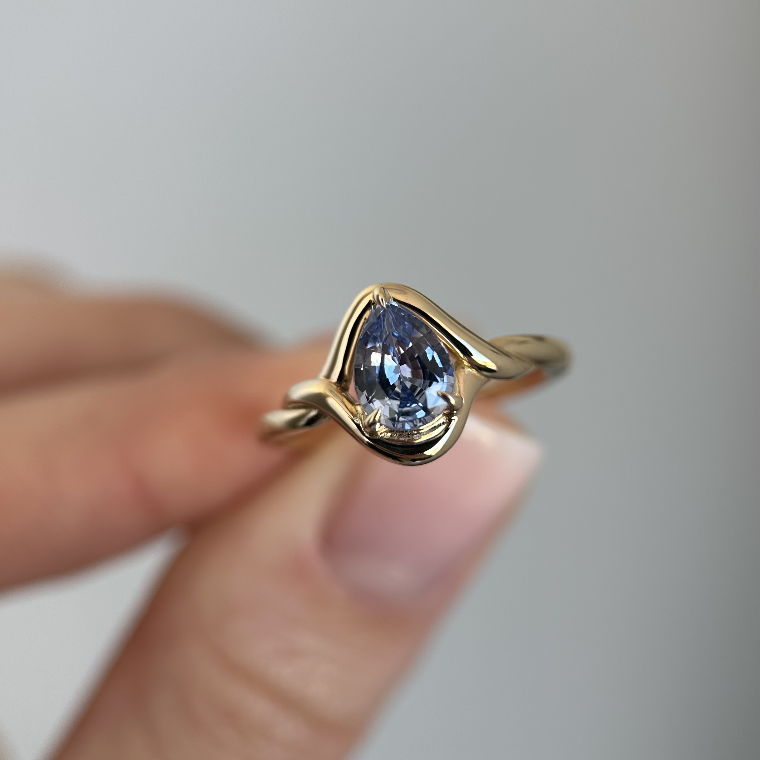 14K Yellow Gold Aila ring with Blue Sapphire SZ 6.75 - Image 17