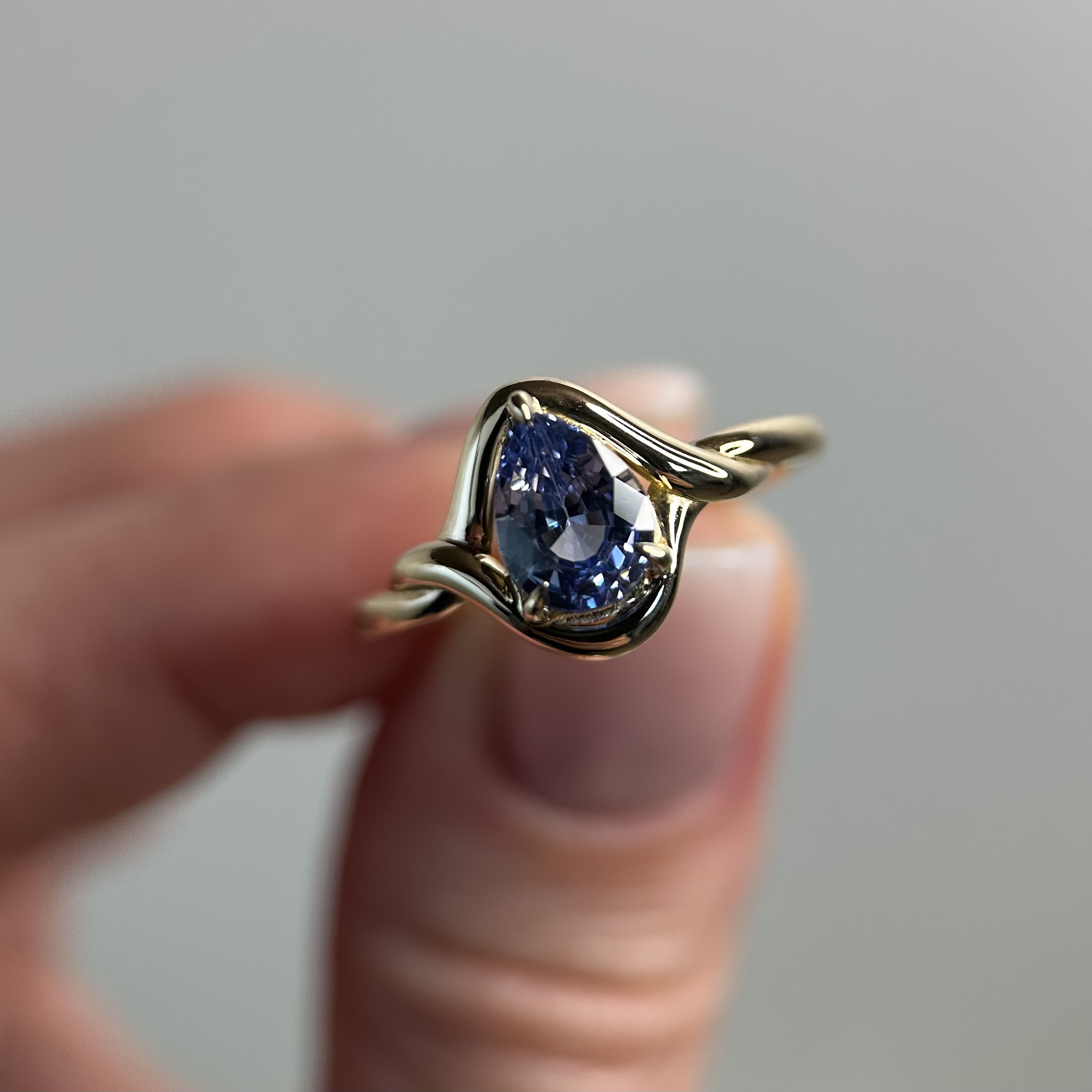 14K Yellow Gold Aila ring with Blue Sapphire SZ 6.75 - Image 18