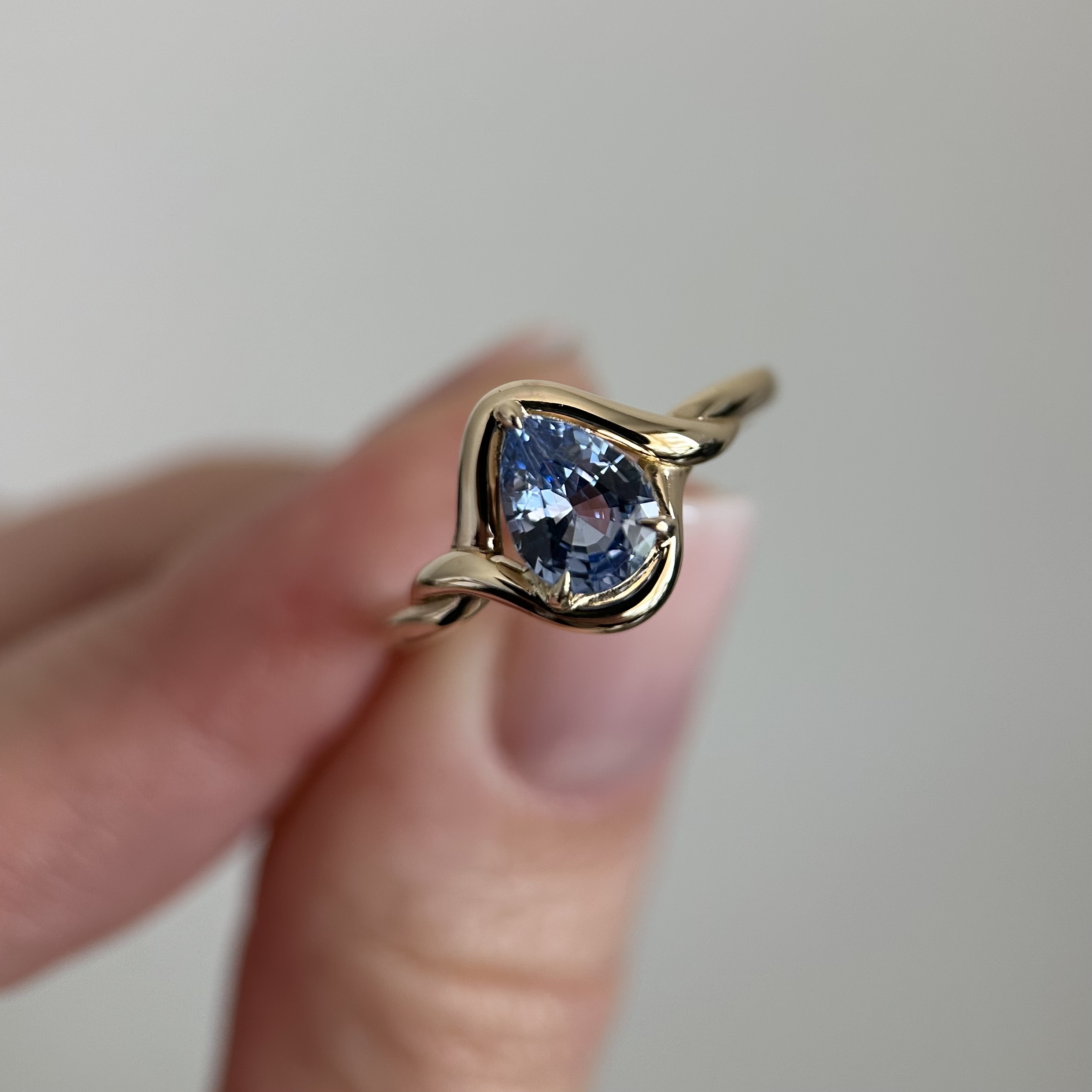 14K Yellow Gold Aila ring with Blue Sapphire SZ 6.75 - Image 7