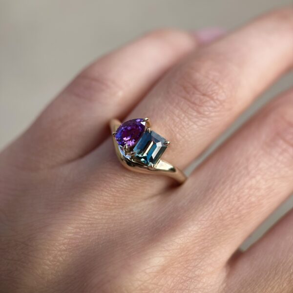 14K Yellow Gold Toi et Moi Caia ring with Purple and Teal Sapphires SZ 7