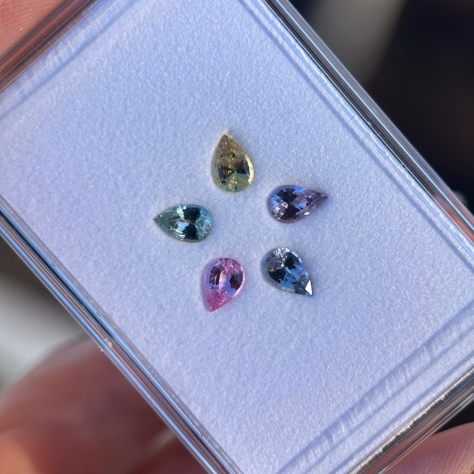 Custom-made 14K Yellow gold Aurora ring with Sapphire and Diamonds - Image 4