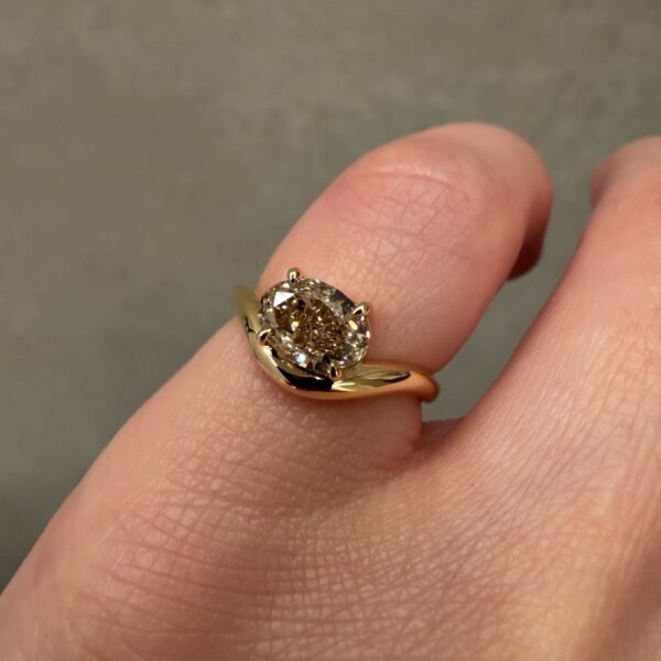 18K Yellow Gold Mini Caia pinky ring with brown diamond SZ 2.5